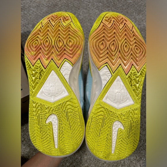 Nike Kyrie 8 - Picture 6 of 6